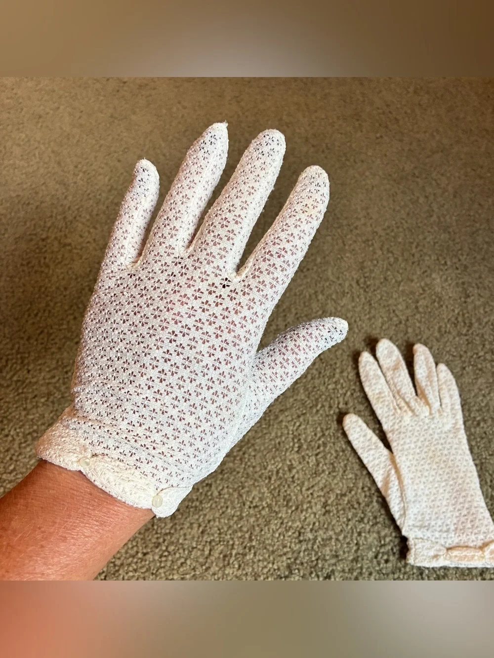 Womens XS Ivory Textured Stretchy Mesh Dress Gloves Costume Party Driving Formal